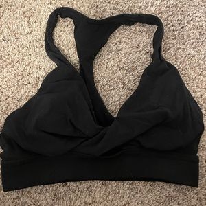 Lululemon black keyhole sports bra. size 4. worn a few times.